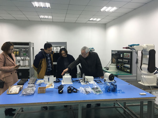 鎮江高等職業(yè)技術(shù)學(xué)校領(lǐng)導蒞臨康尼科技參觀(guān)指導