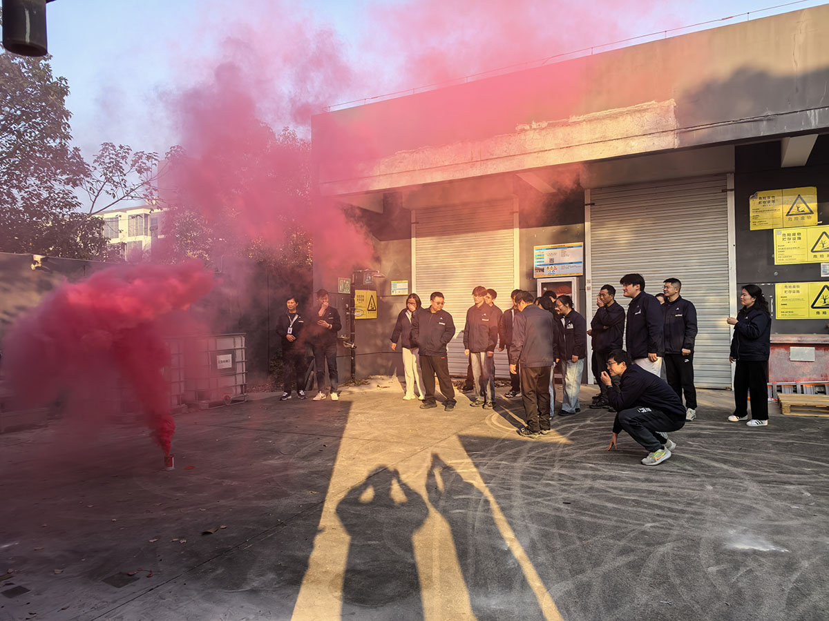 南京康尼科技開(kāi)展消防實(shí)戰演練，沉浸式體驗筑牢“防火墻”